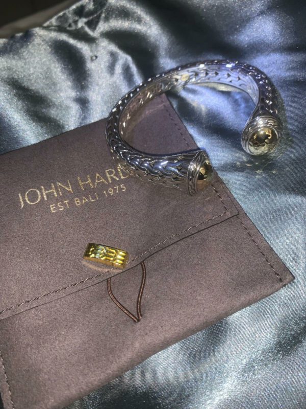John Hardy classic Palu hammered 22k gold and silver medium cuff bracelet.. - Image 2